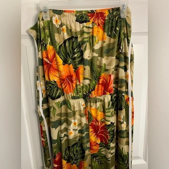 STRAPLESS Tropical Jumpsuit - Picture 12 of 12